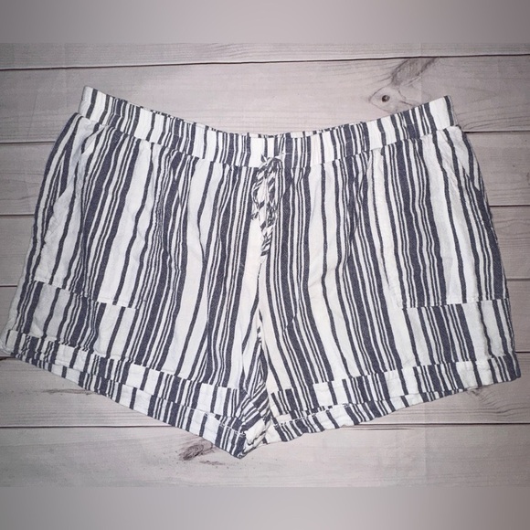 Blue Sol Striped Black and White Women's Shorts 2XL
Summer Spring Casual Beach - Picture 1 of 6